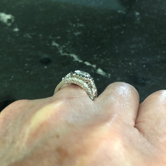 Gorgeous Ring! Real or fabulous Simulation? - Picture 8 of 10